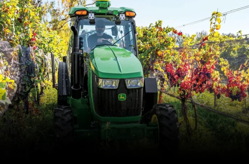  John Deere’s ‘Self-Repair’ Isn’t What Farmers Actually Demanded